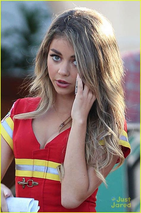 Modern Familys Sarah Hyland wears sexy cut